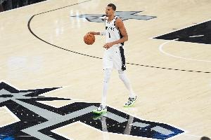 米奇：我們需要文班多出手 需要他得20分以上 雷霆防他做得很好