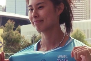 加盟WNBL！王思雨曬簽約照：夢想沒有邊界 新篇章 開始乘風破浪