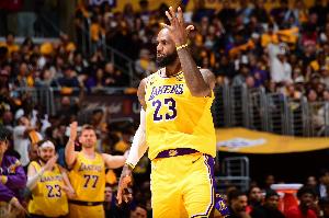 記者：詹姆斯符合簽換條件 38歲規則僅影響球員簽約四年以上合同