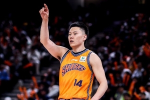 搶爆了！李弘權(quán)8中5砍下14分14板2助2斷 制霸籃板球