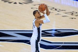 船記大贊：文班身上體現了籃球運動所有美好的品質 不抱怨不假摔