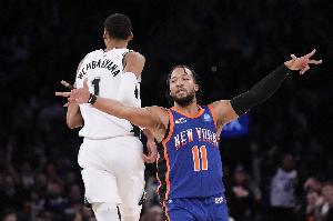 邁克·布朗：NBA杯對陣馬刺的經驗讓我們學會了在壓力下保持專注