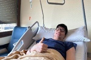 早日回歸！余嘉豪社媒曬康復照：修理中… 不要走開 馬上回來！